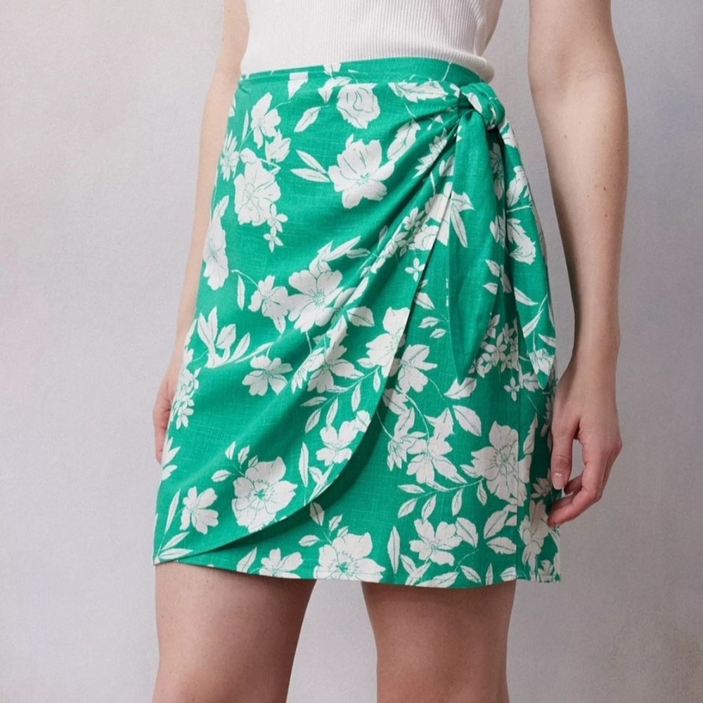 LC Lauren Conrad Green Floral Mini Skirt